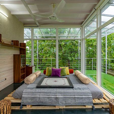 The Glasscape By Stayvista - Hillside Getaway With Pool And Indoor Games นาสิก ภายนอก รูปภาพ